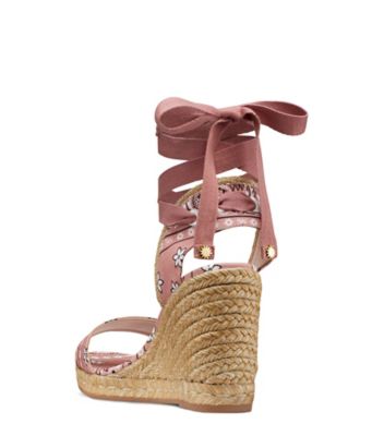Stuart Weitzman,ILLEANA,Sandal,Tissu tissé à imprimé de bandana,Poudré naturel