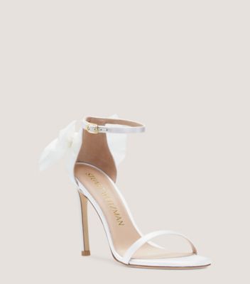 Stuart Weitzman,Sandale Nudistsong avec boucle en maille,Sandal,Satin,Dîner De Répétition,Cérémonie De Mariage,Blanc/Crème,Side View