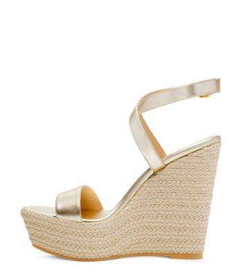 Stuart Weitzman,Alex Platform Wedge,Sandal,Liquid Metallic Leather,Platino Gold