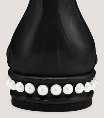 Stuart Weitzman,Sandale plate avec perles Nudistcurve,Sandal,Cuir verni irisé,Noir