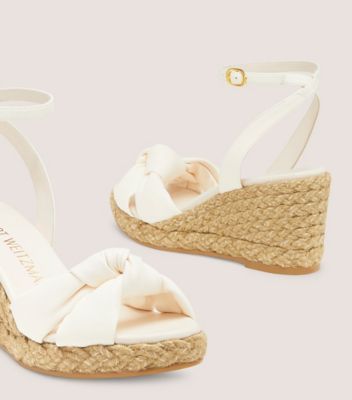 Stuart Weitzman,Espadrille à nœud et à talon compensé Playa,Sandal,Cuir nappa verni et jute,Coquillage et naturel,Detailed View