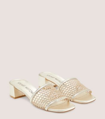 Stuart Weitzman,Mule à talon bloc Cayman 35,Slide,Maille à paillettes et cuir métallique liquide,Platino et or pâle,Angle View
