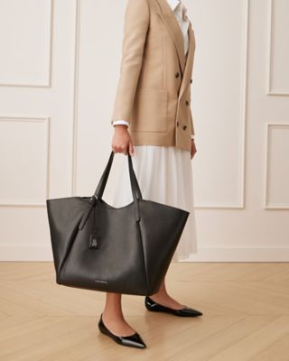 Stuart Weitzman,GOGO TOTE,Leather,Tote,Metal,Word Embellishment,Logo,Gusset,Work,Black