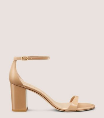 Stuart Weitzman,SANDALE À TALON BLOC NUDIST 75,Sandal,Cuir verni,Beige adobe,Front View