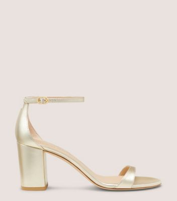 Stuart Weitzman,SANDALE À TALON BLOC NUDIST 75,Sandal,Cuir métallique liquide,Or pâle,Front View