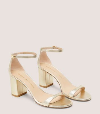 Stuart Weitzman,SANDALE À TALON BLOC NUDIST 75,Sandal,Cuir métallique liquide,Or pâle,Angle View