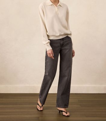 Stuart Weitzman,RIO SLEEK SANDAL 35,,Shoe on tall model