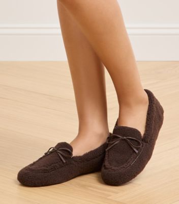 Stuart Weitzman,BRITT BOW SHEARLING LOAFER,,Shoe on tall model
